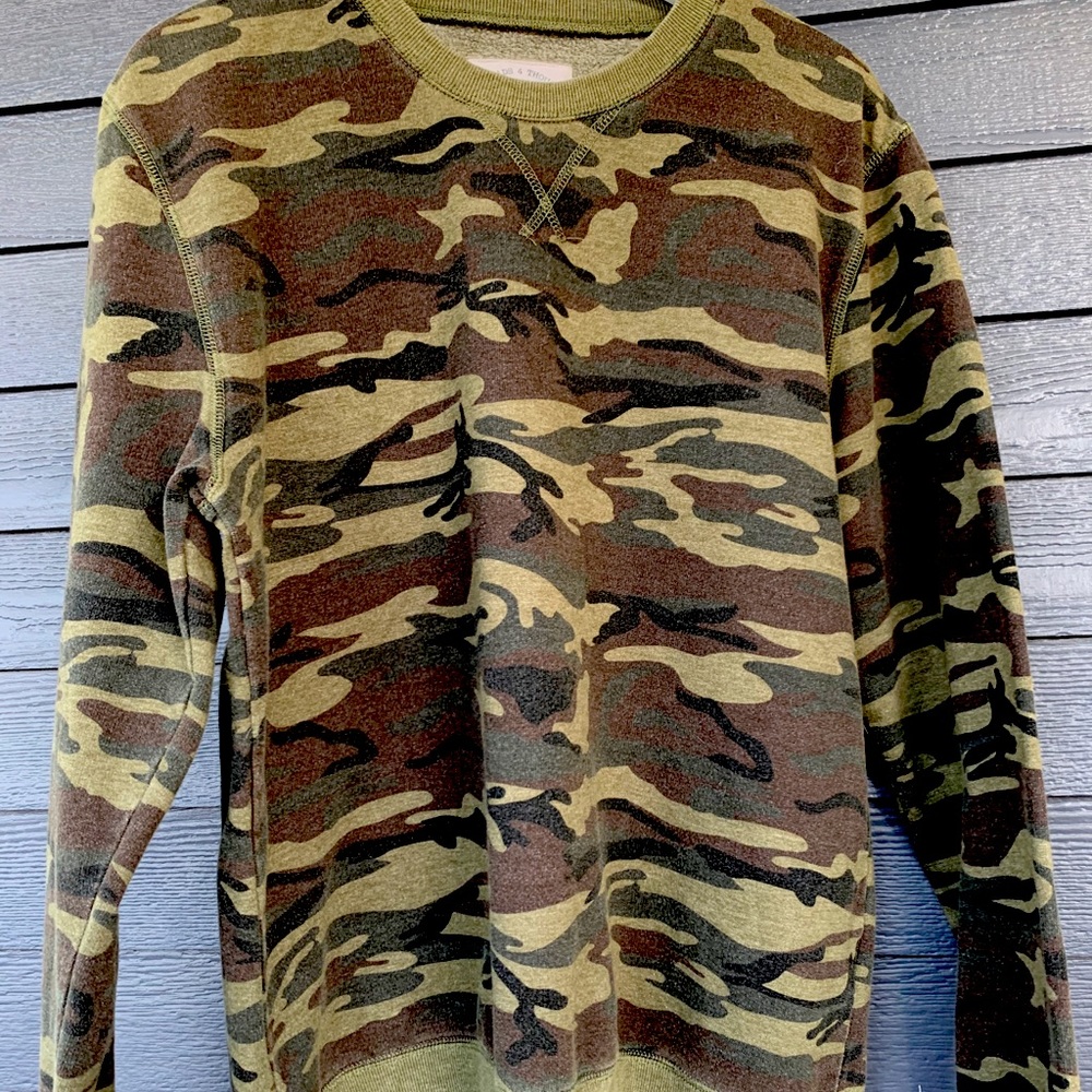 Threads 4 Thought XL camo sweatshirt
